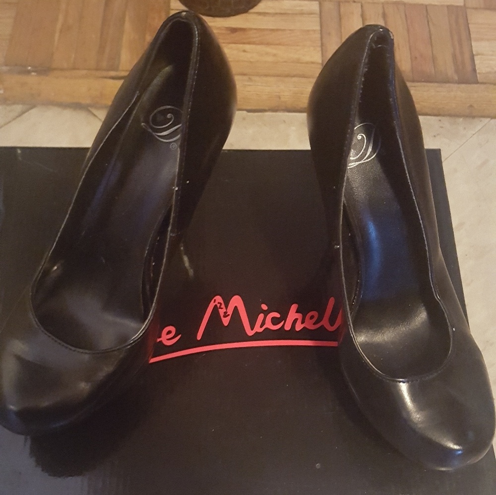 Platform pumps heels